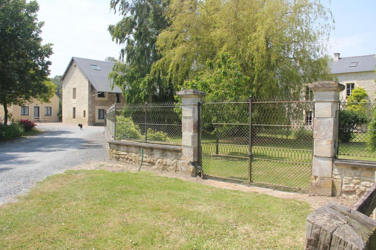 Logis Du Grand Pin Apartment Saint-Martin-des-Entrees ภายนอก รูปภาพ