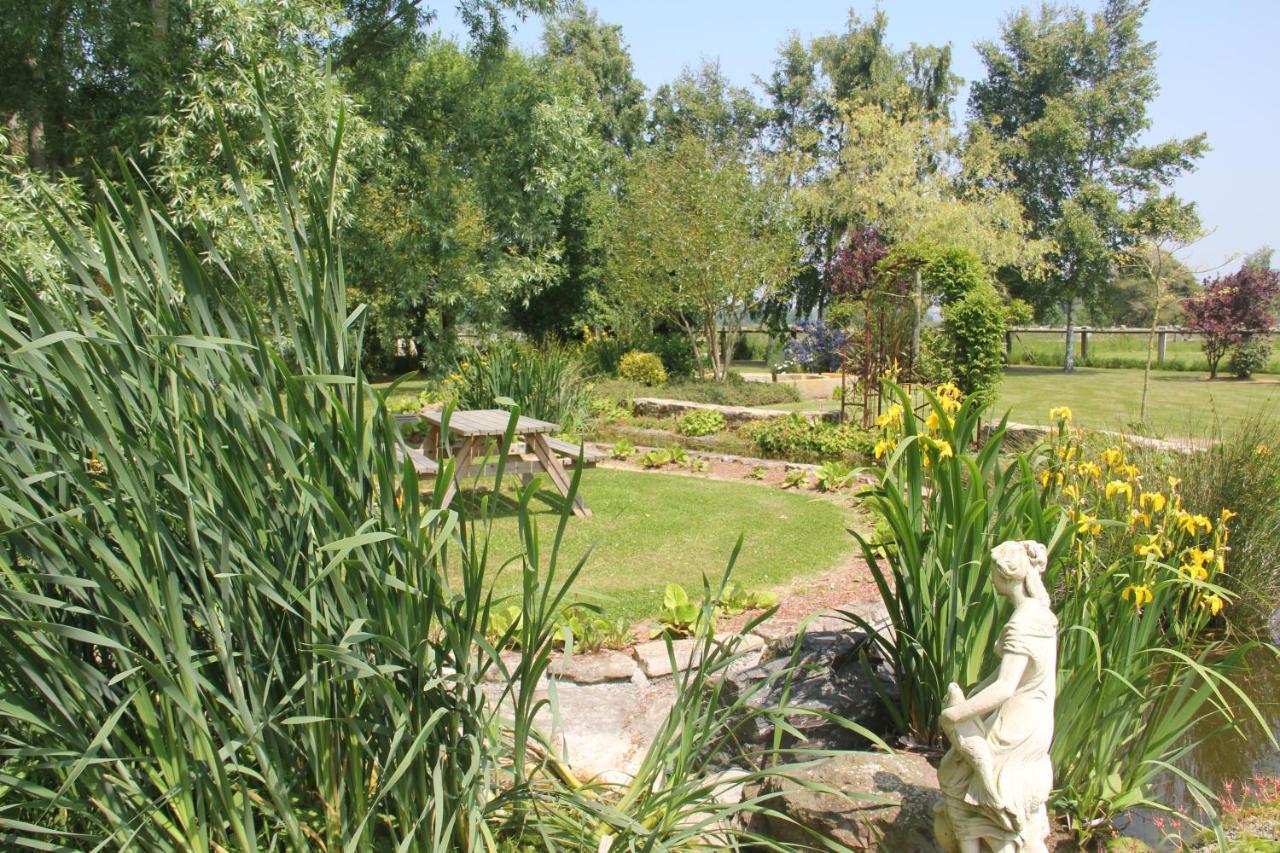 Logis Du Grand Pin Apartment Saint-Martin-des-Entrees ภายนอก รูปภาพ