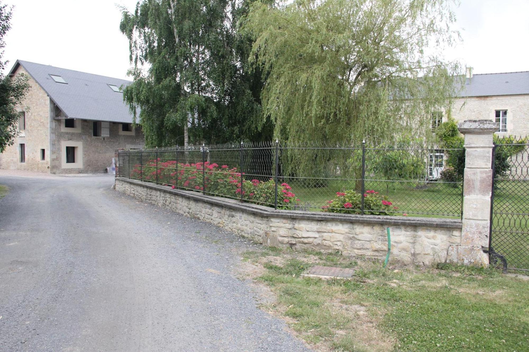 Logis Du Grand Pin Apartment Saint-Martin-des-Entrees ภายนอก รูปภาพ